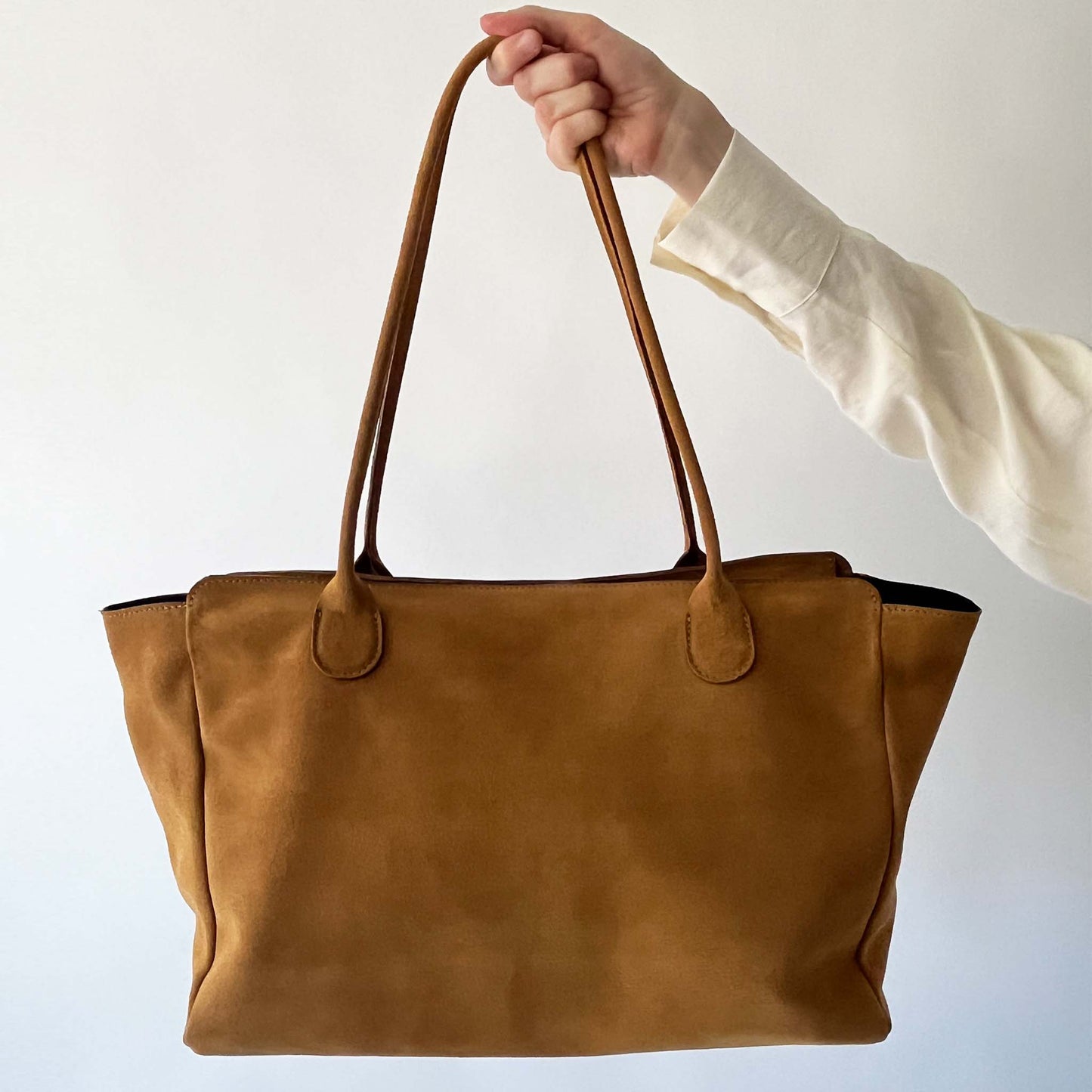 L'Editrice Bag in Honey Suede