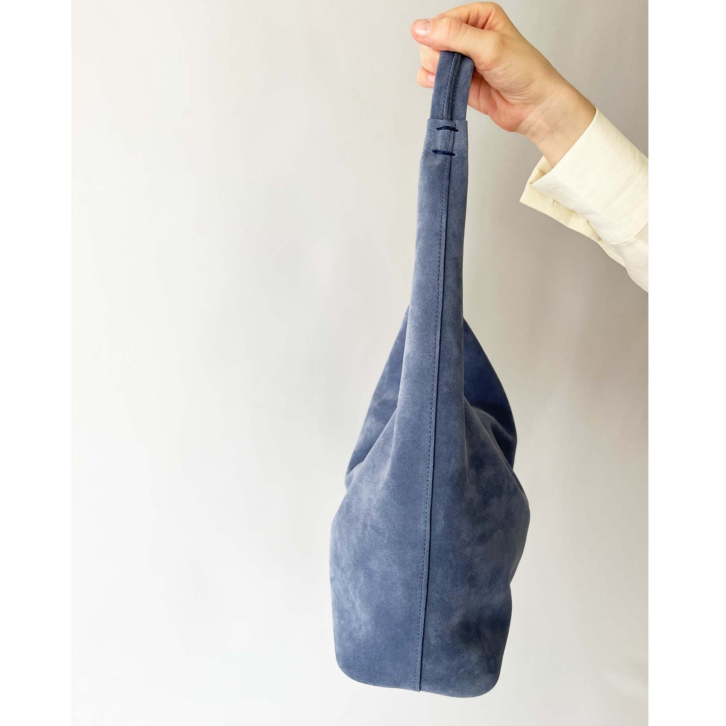 Riviera Hobo en suède bleu poudre