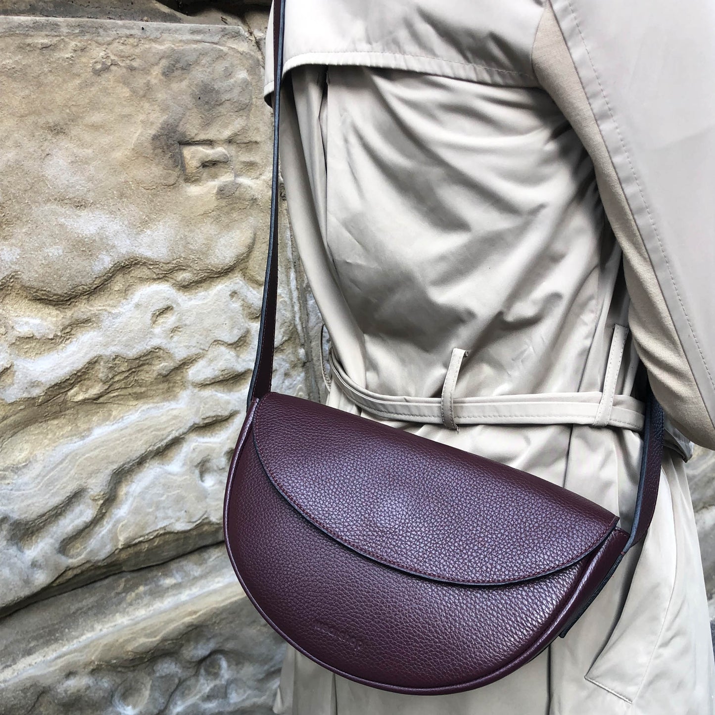 La Corsia Mezzaluna en aubergine