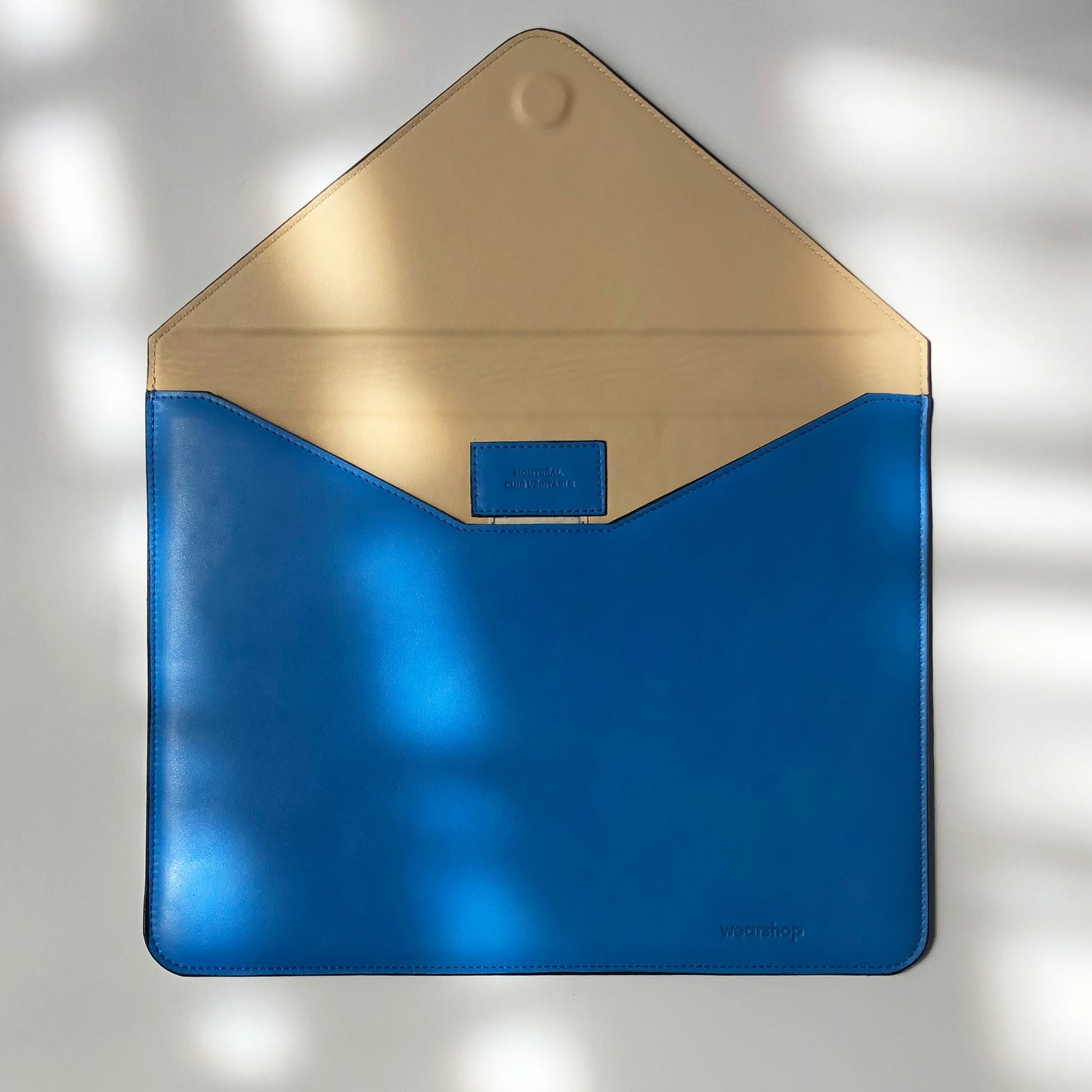 Laptop case for 13'' laptop or document case. Made in Italian calf leather, fully lined. Made in Canada.