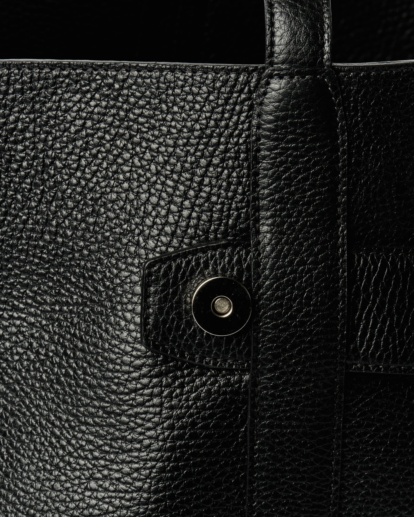 Le sac seau Navona en noir