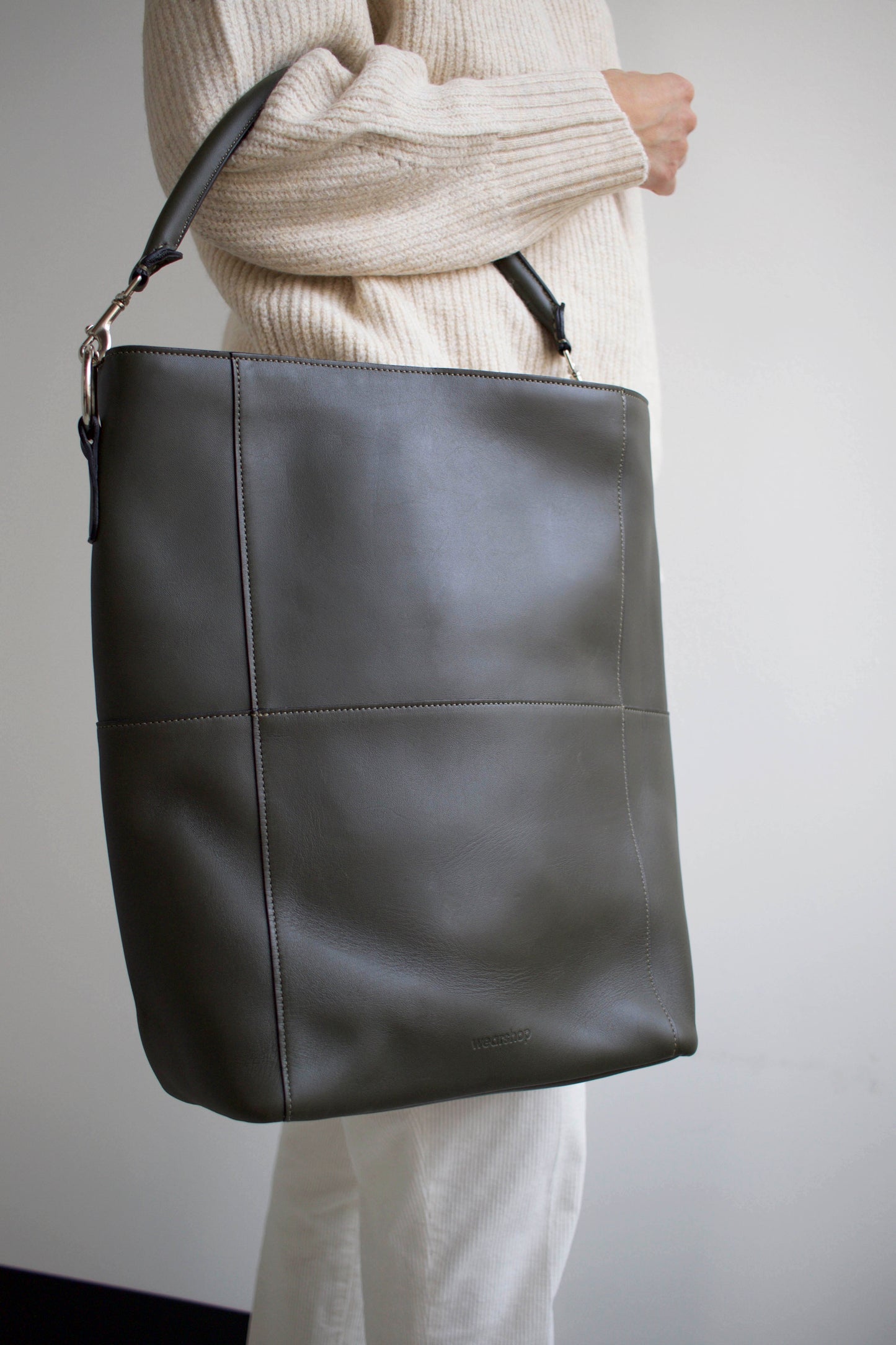 Le sac bandoulière Meletti en kaki