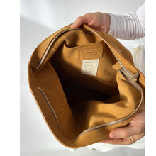 Load image into Gallery viewer, Meletti Honey Suede