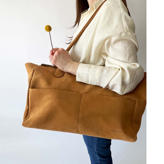 L'Editrice Bag in Honey Suede