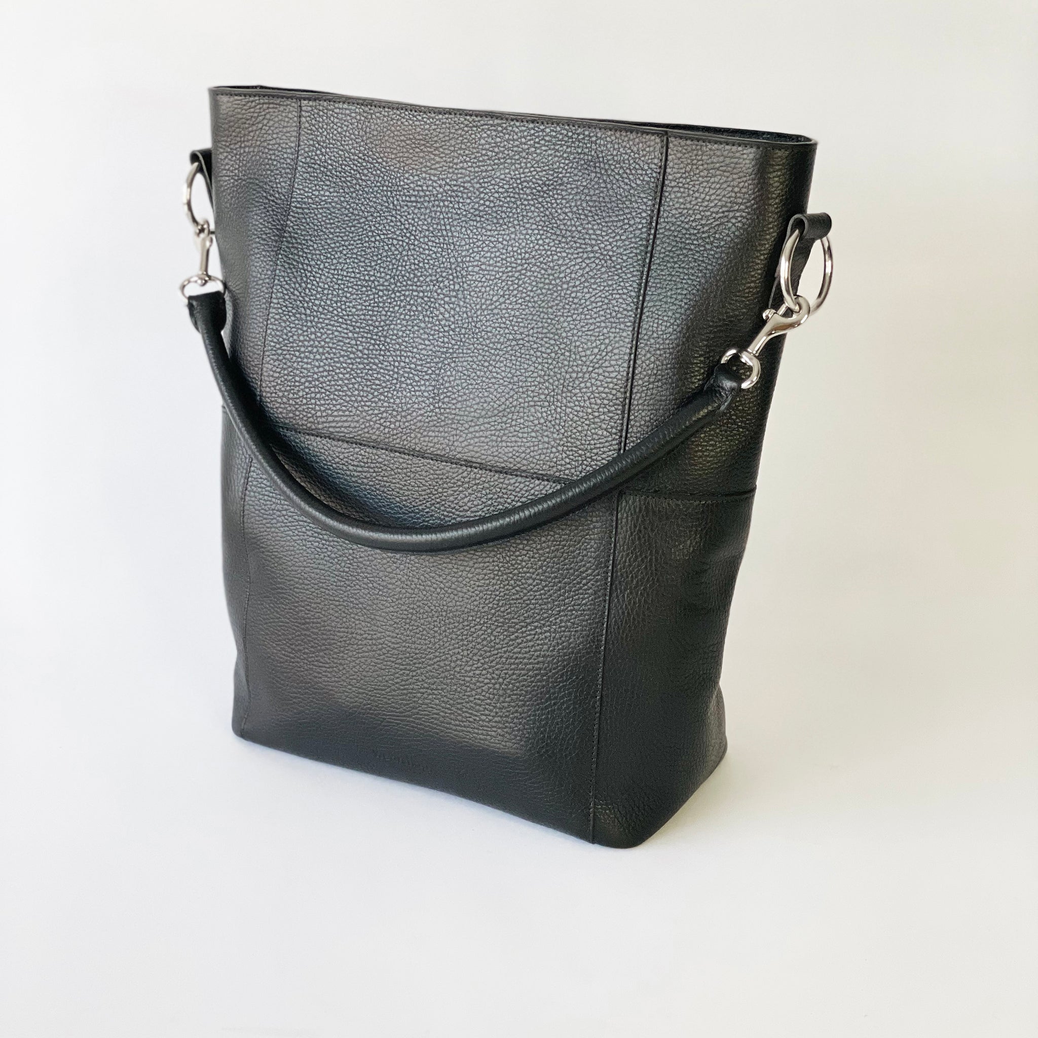 The Meletti shoulder leather bag in black | Wearshop