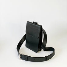 Charger l&#39;image dans la galerie, Le sac ceinture Pitti en noir galet