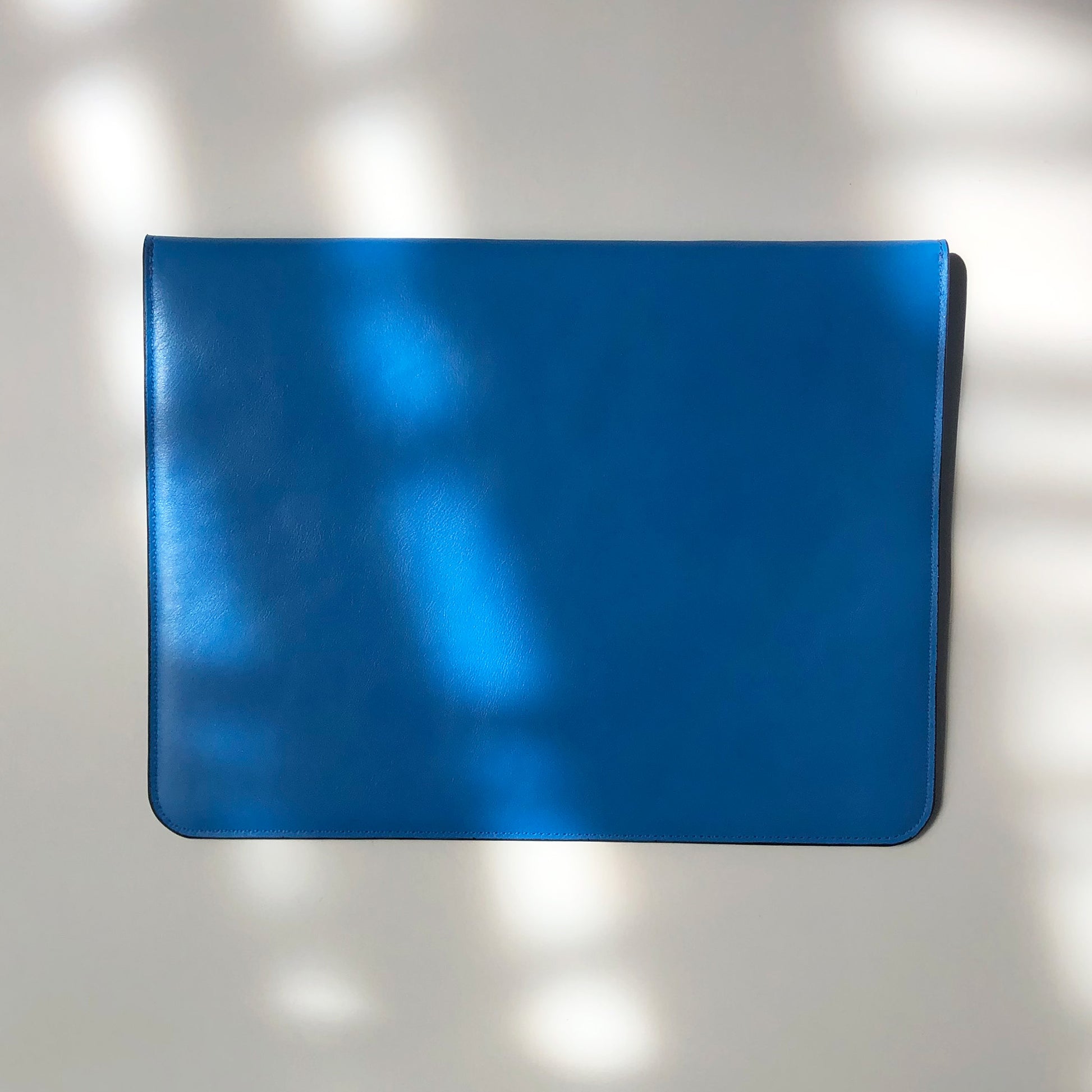 Bright blue leather laptop case. 13'', padded, hidden magnet. Made in Canada.